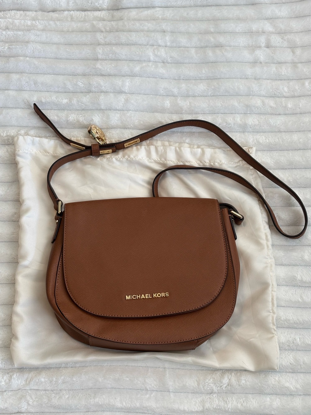 Michael Kors Hamilton Saffiano leather brown messenger crossbody bag purse EUC